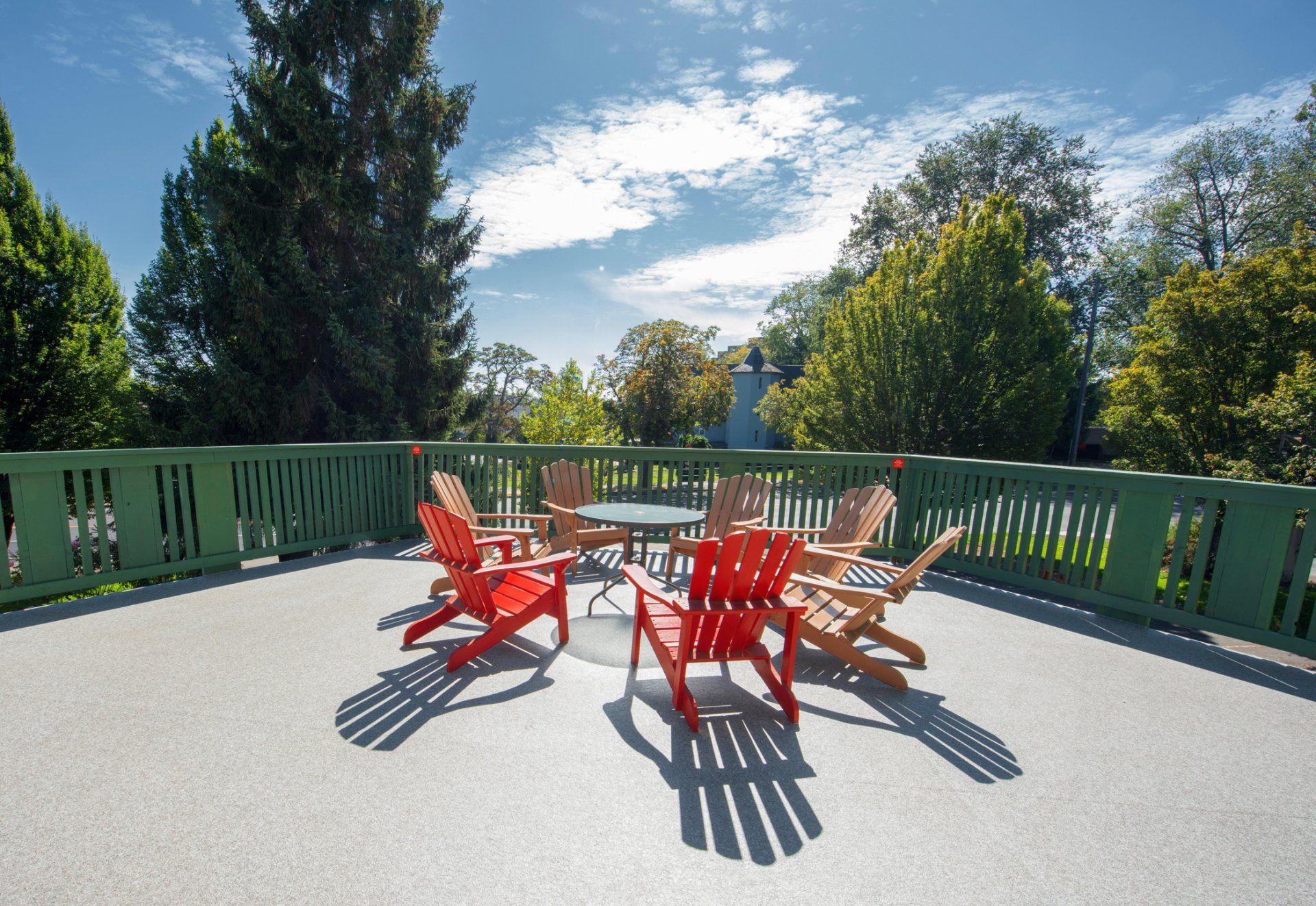 The Robin Hood Inn & Suites has more ways to discover Victoria for less than any Victoria hotel.