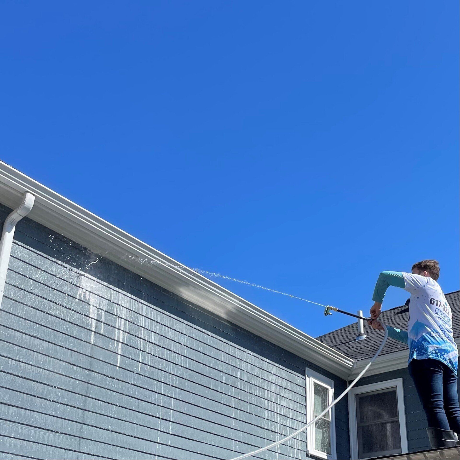 Building Glass Wiping — Saugus, MA — Arrow Property Services