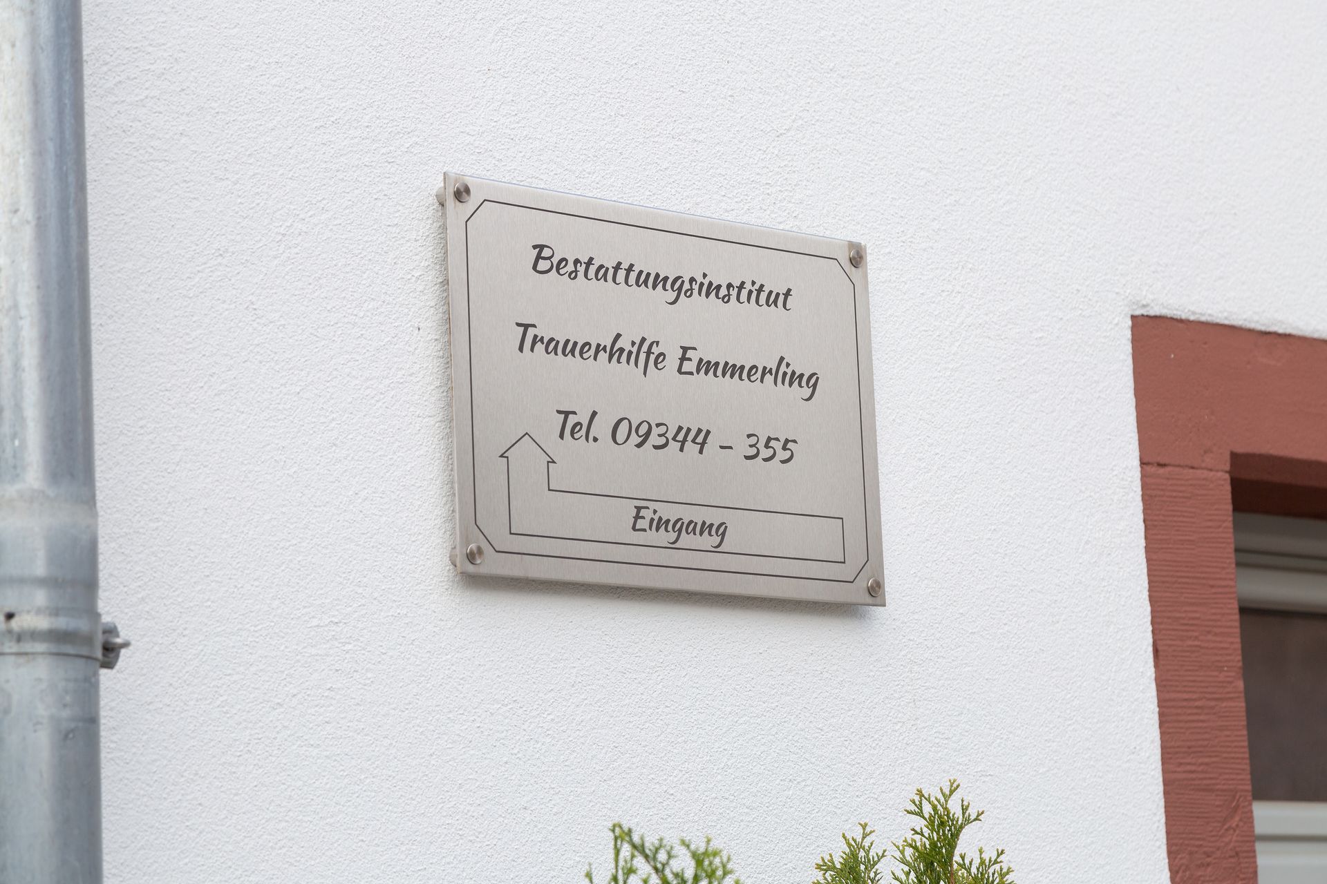 Schild Trauerhilfe Emmerling