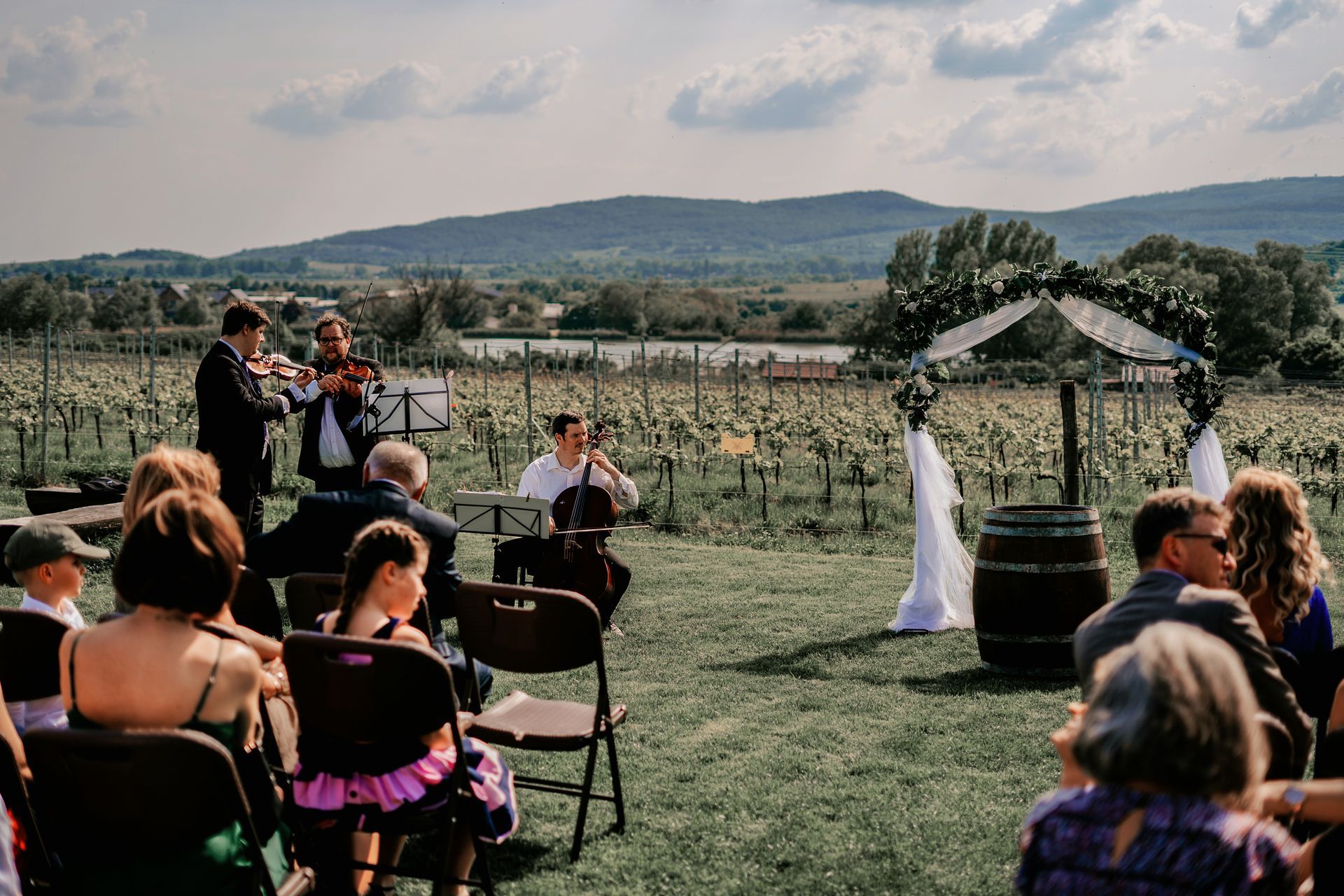 Svadobné fotografie obrad vonku  Pezinok, Bratislava a okolie