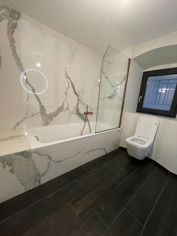 Salle de bain rénovée moderne