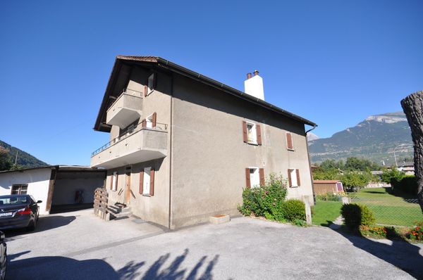 Aproz maison de deux étages