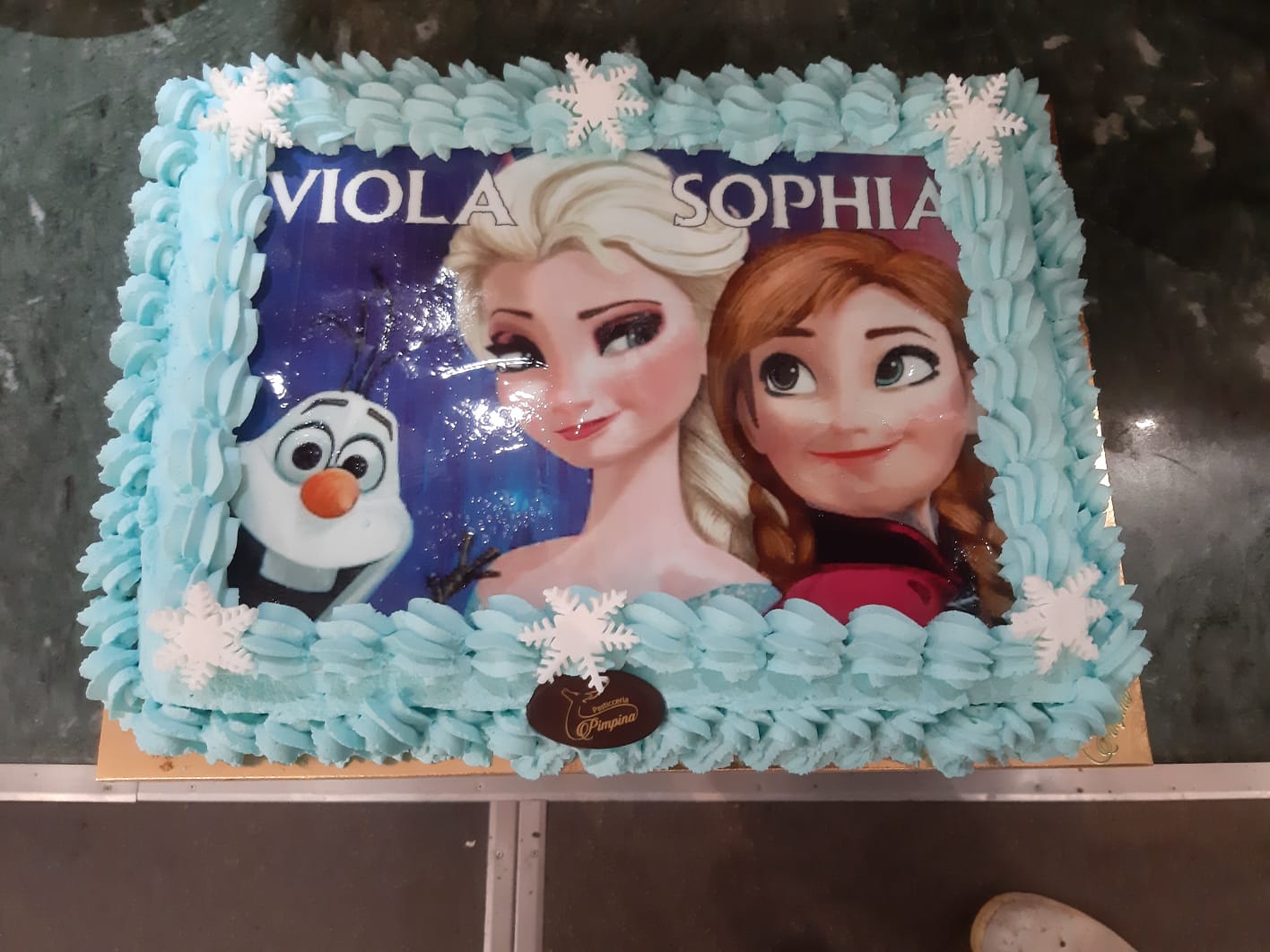 torta con decorazione frozen