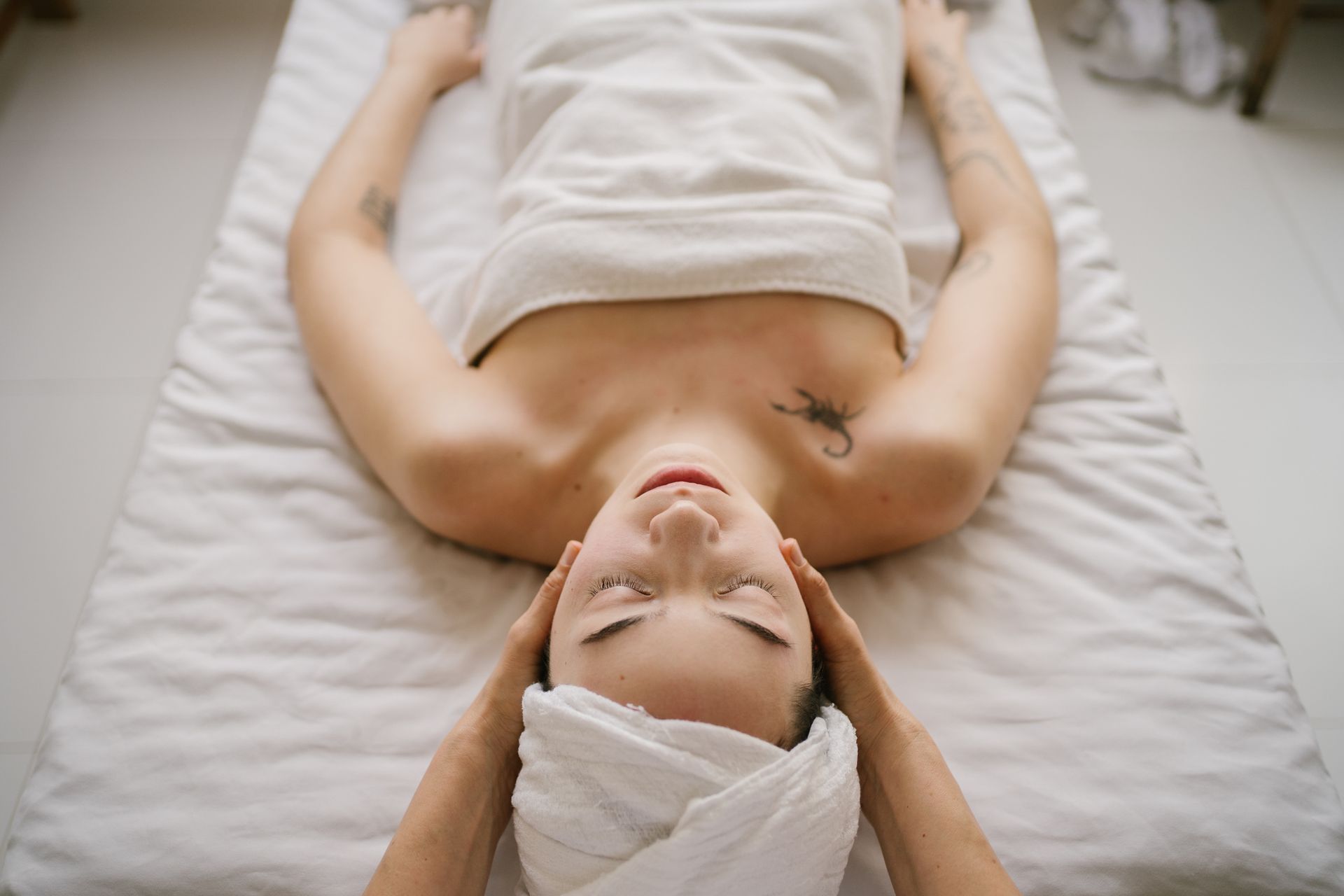 A man receiving a relaxing facial massage at a medical spa clinic promotes wellness & rejuvenation.