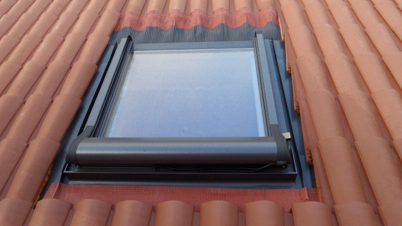 lucernario su tetto con tegole