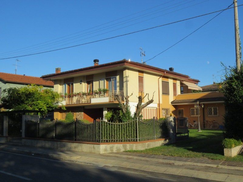 villetta a due piani