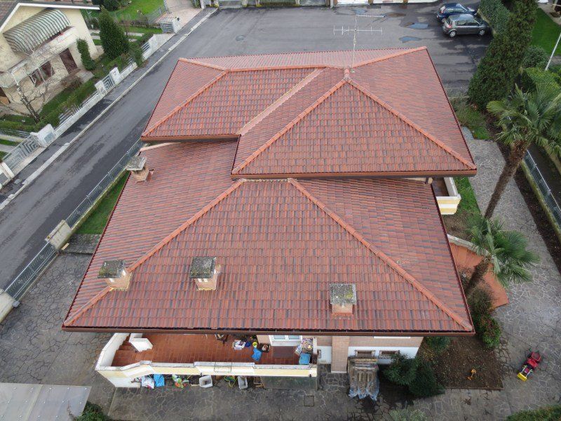 tetto in tegole visto dall'alto