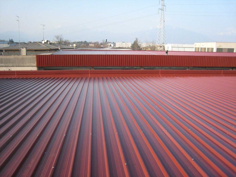 copertura per tetto rossa