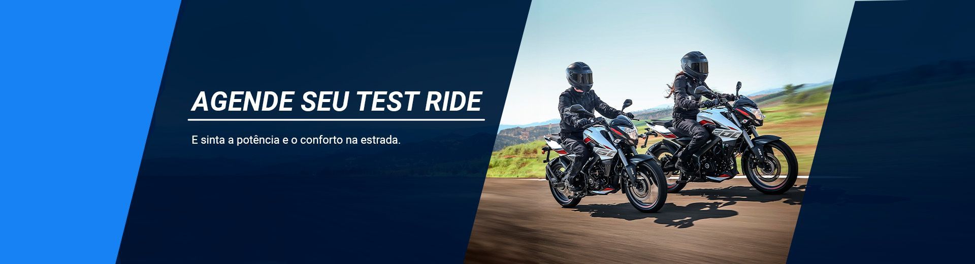 Dois motociclistas em estrada de terra, faixa azul escura com o texto