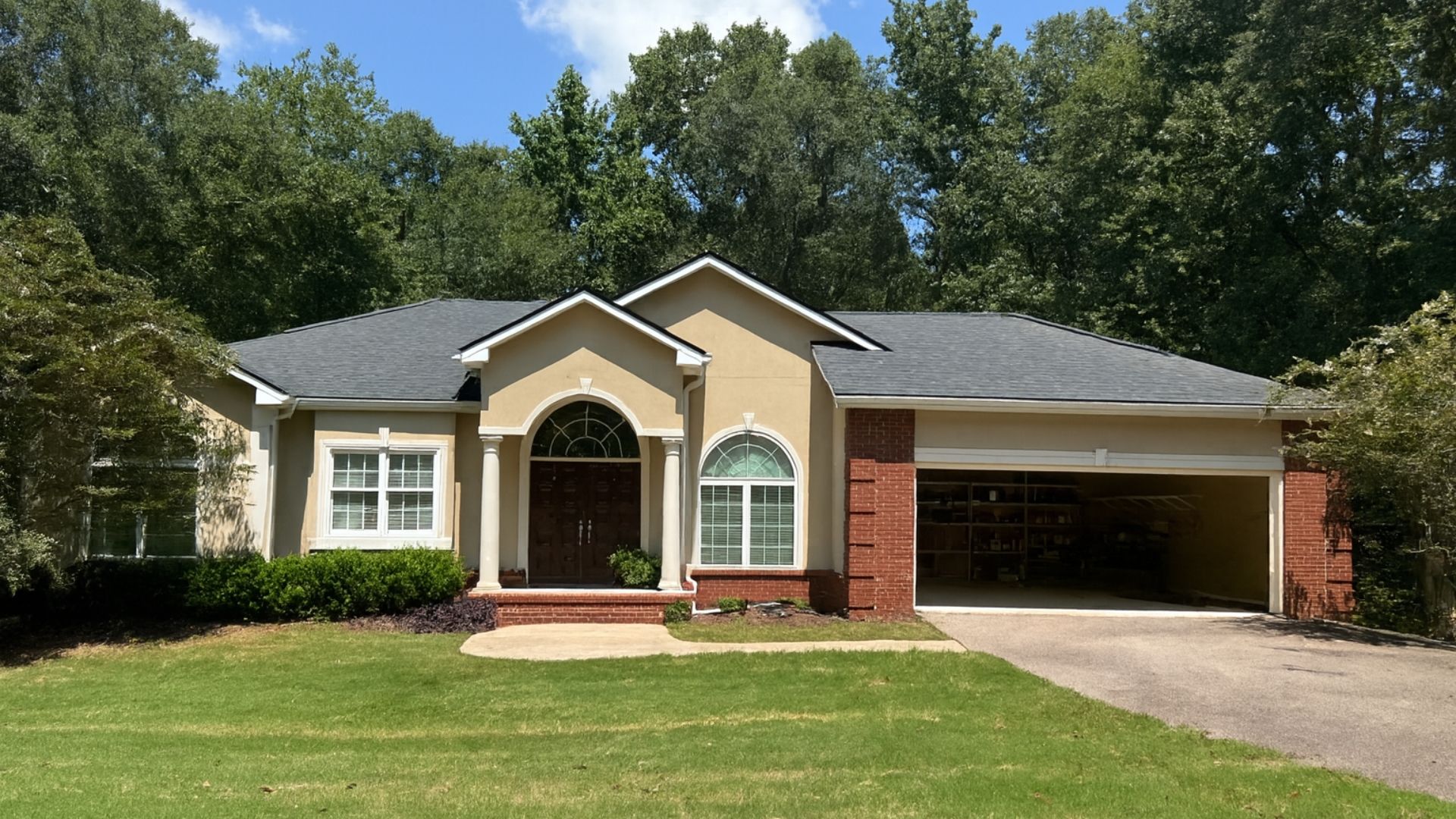 roofing replacement home image in Carrollton GA