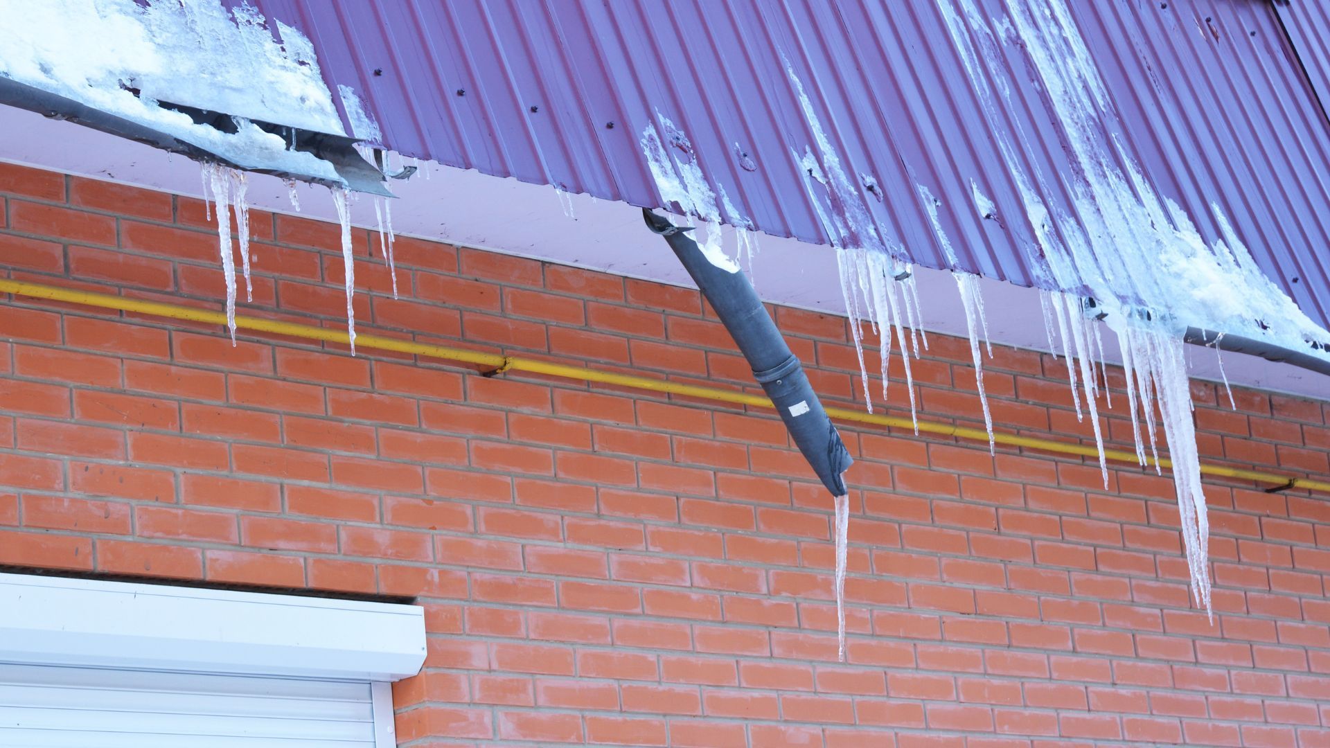 iced gutter in carrollton ga
