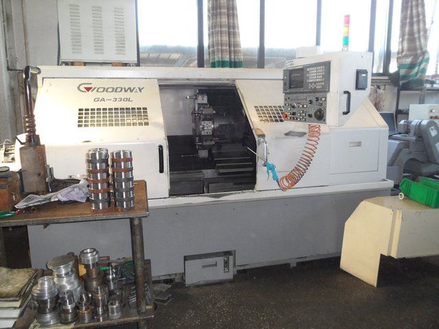 macchinario per lavorazioni a CNC