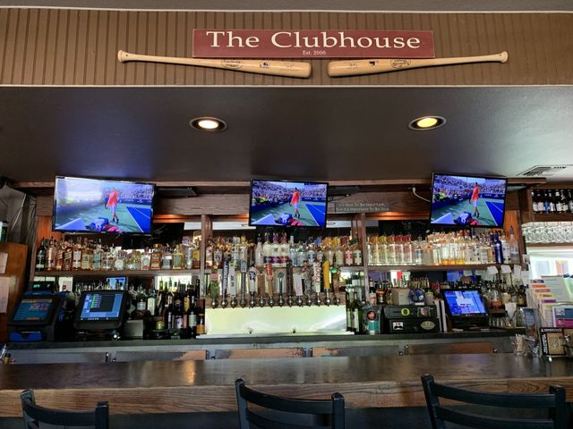Clubhouse Bar & Grill