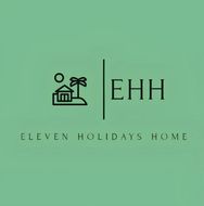 Un logo per la casa vacanze Eleven Holidays con una casa e una palma su uno sfondo verde.