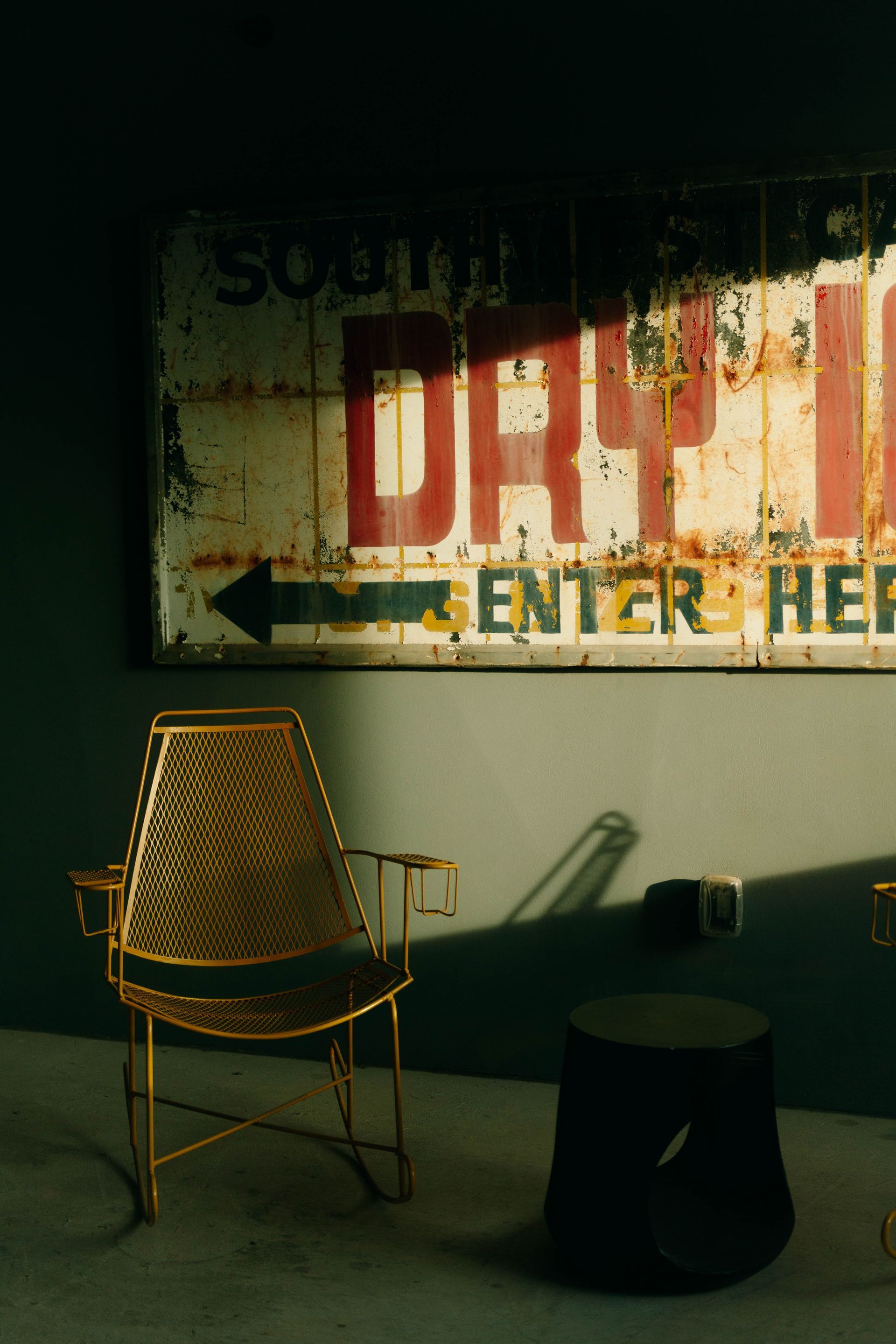 Two chairs in front of a sign that says day ice