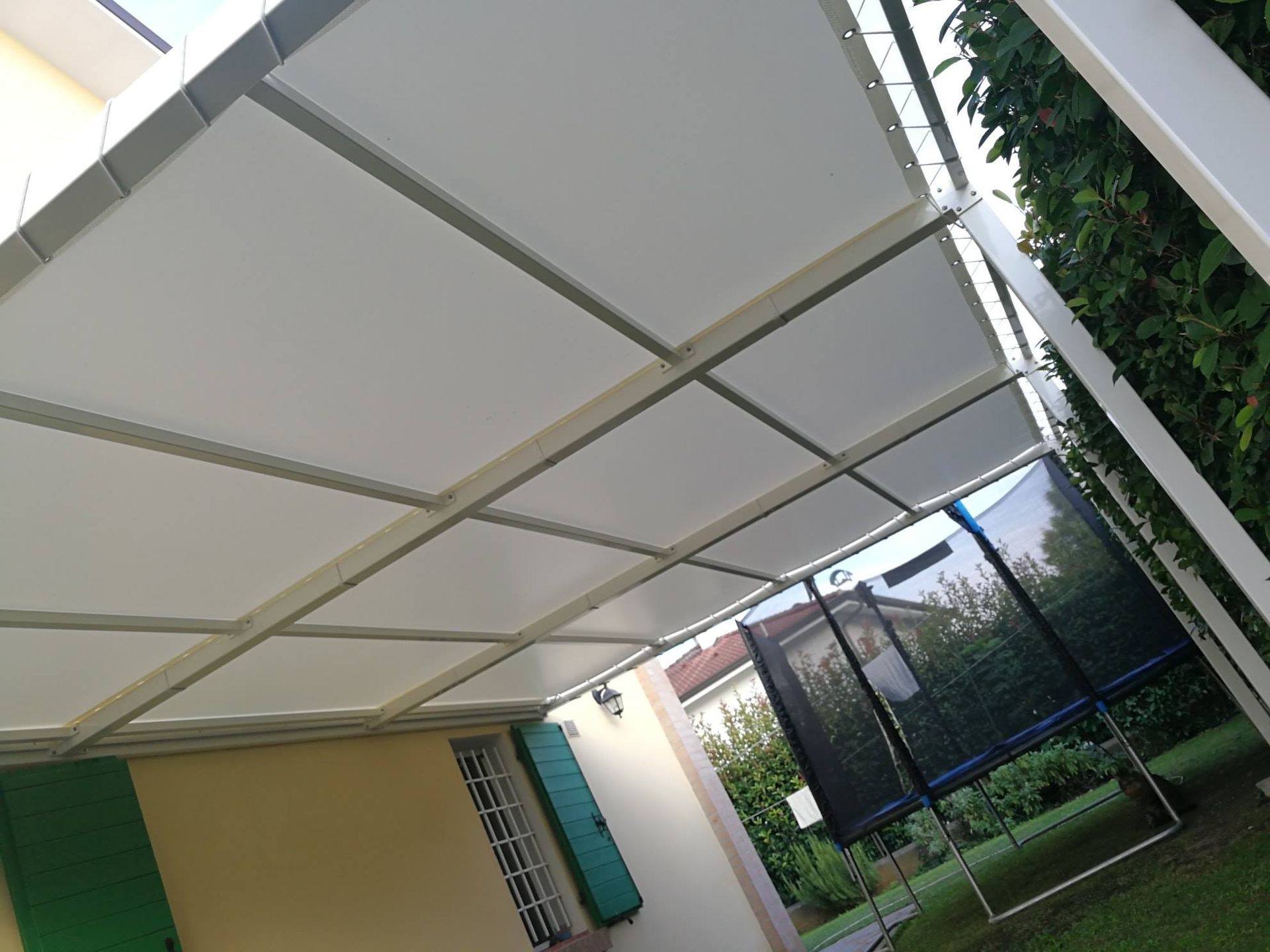 tenda da sole bianca