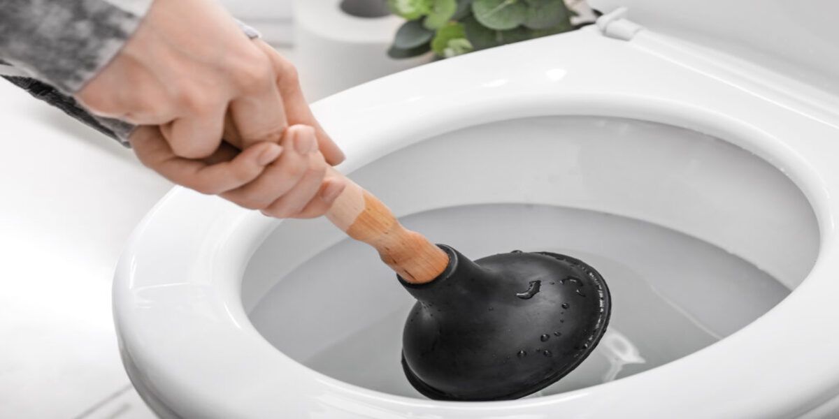 How to Fix a Clogged Toilet?