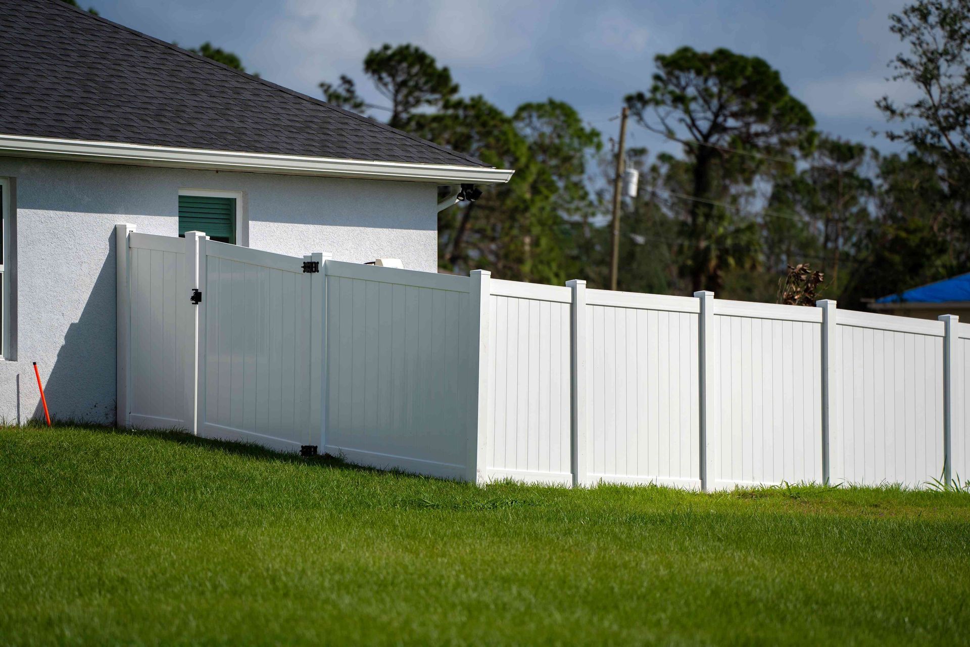 A white vinyl fence in Salt Lake City, UT.