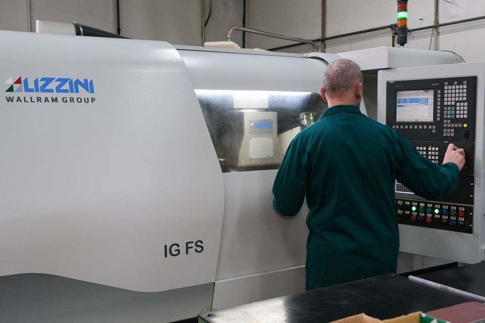 macchina per la produzione di matrici industriali