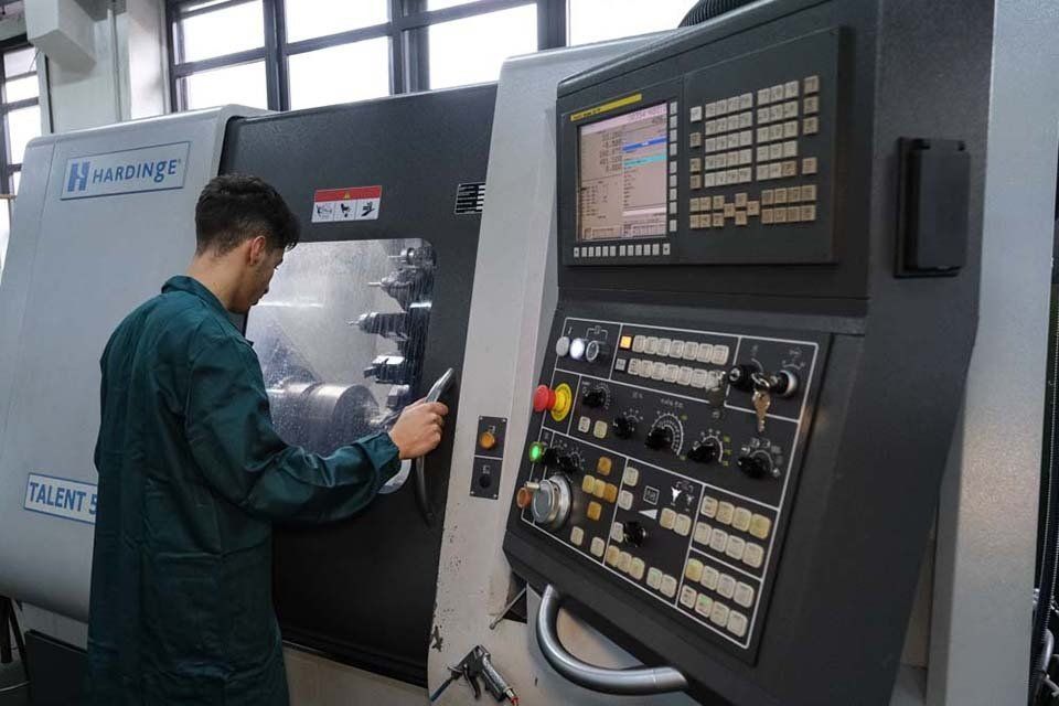 tecnico della produzione di matrici industriali