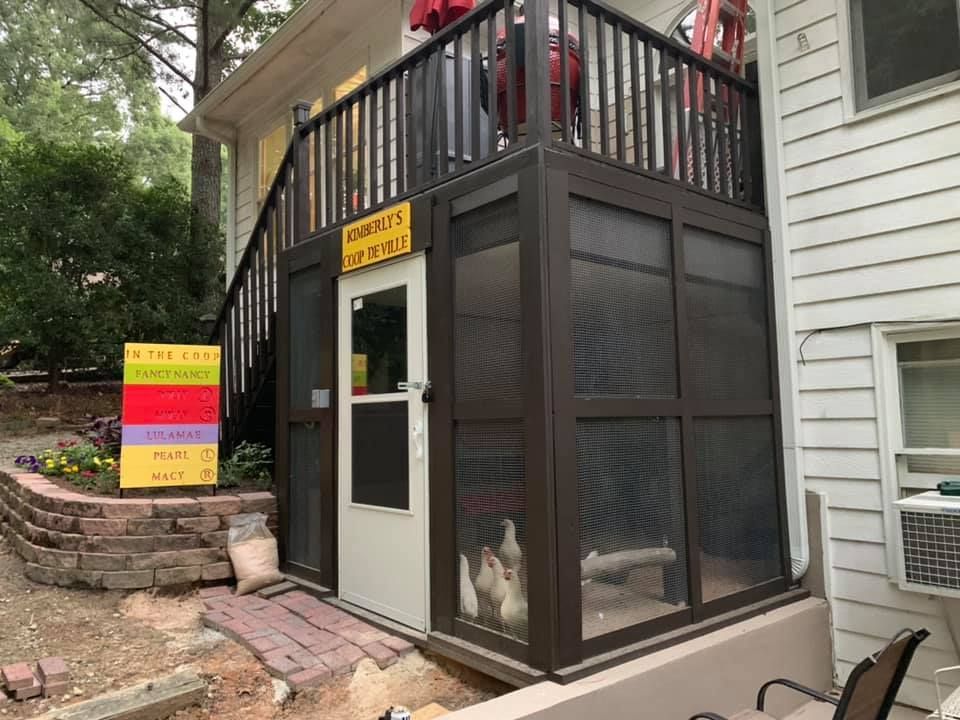 A screened in porch on the side of a house