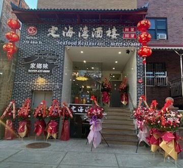 A seafood restaurant is decorated with flowers and lanterns