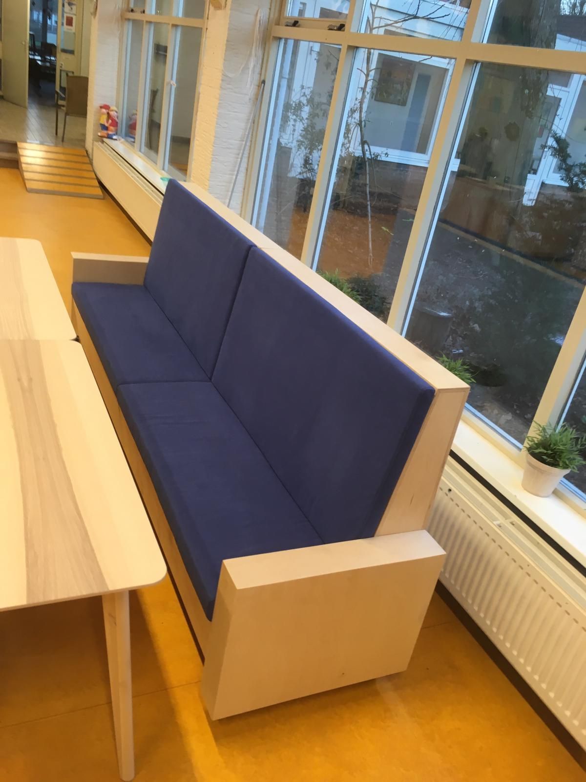 maatwerk bank aula school