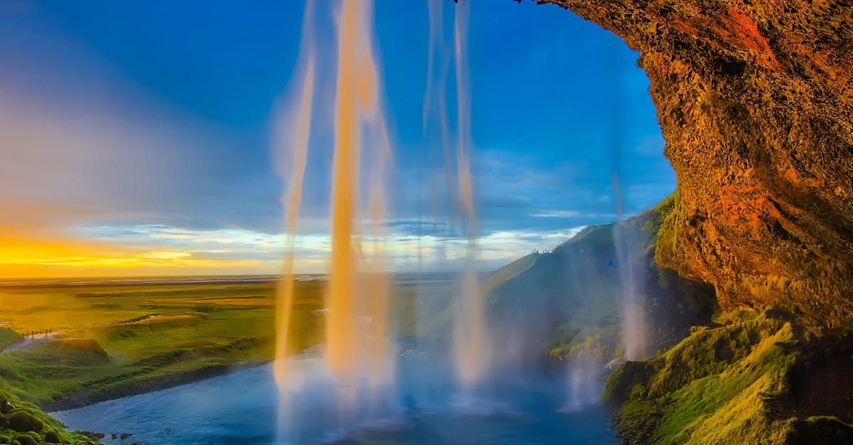 Vue derrière une magnifique chute, Seljalandsfoss