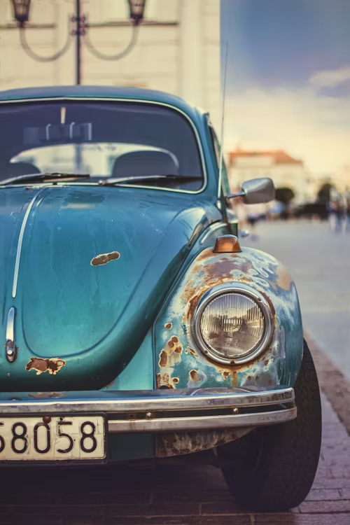 A blue car with a license plate that says 58058