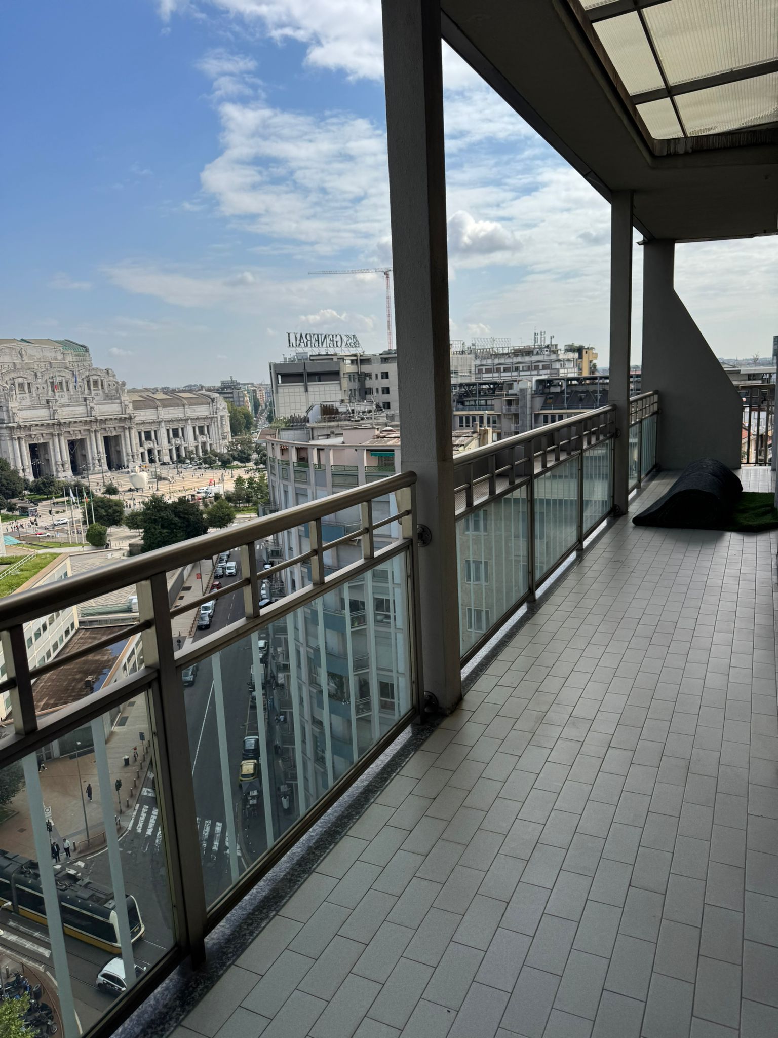 balcone in erba sintetica milano