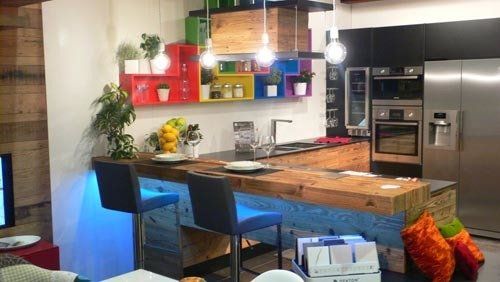 cucina con mobili in legno