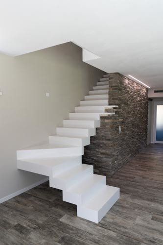 scale bianche in legno