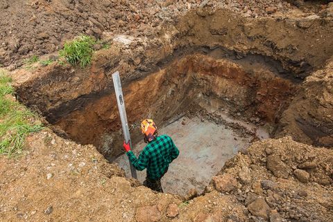 worker digging the ground