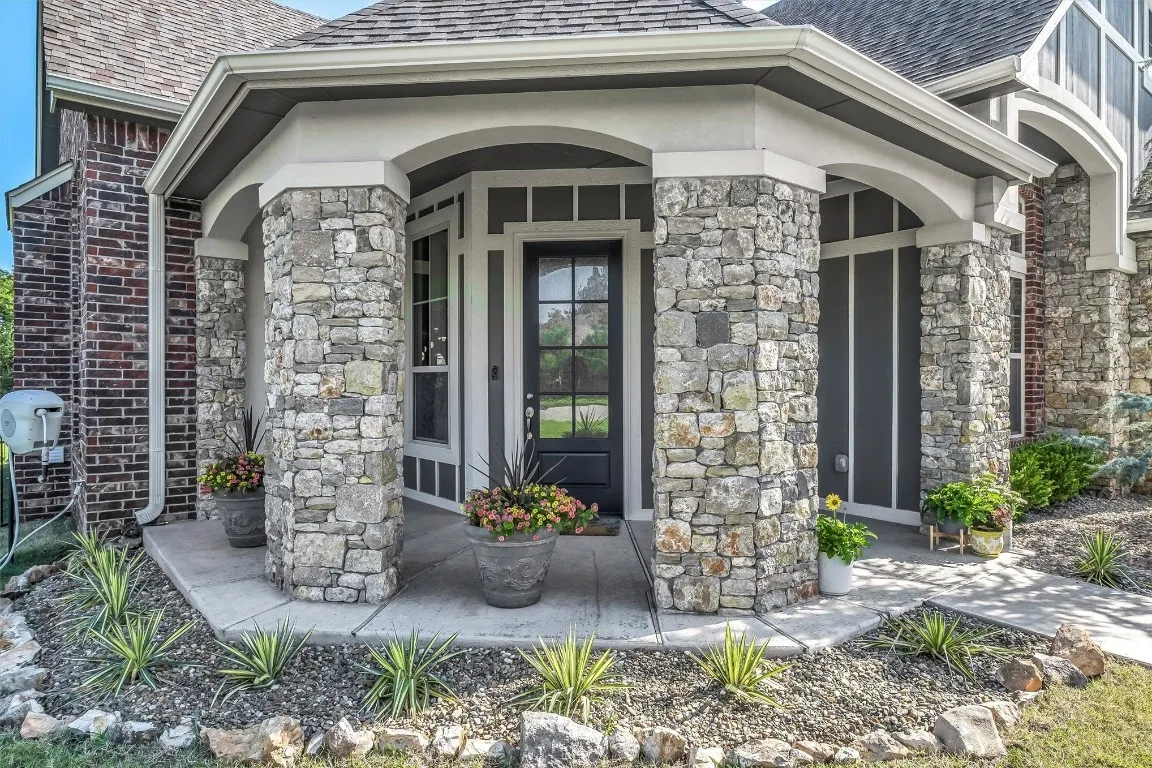 Crystal Creek - Home Entrance