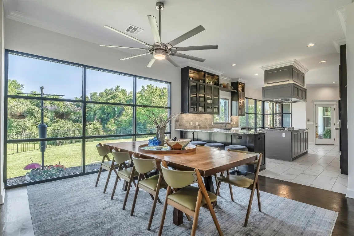 Crystal Creek -Furnished Living Room with dining table