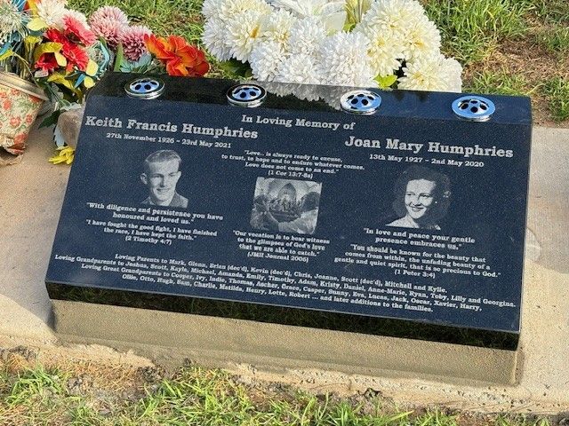 A gravestone for keith francis humphreys and joan mary humphreys