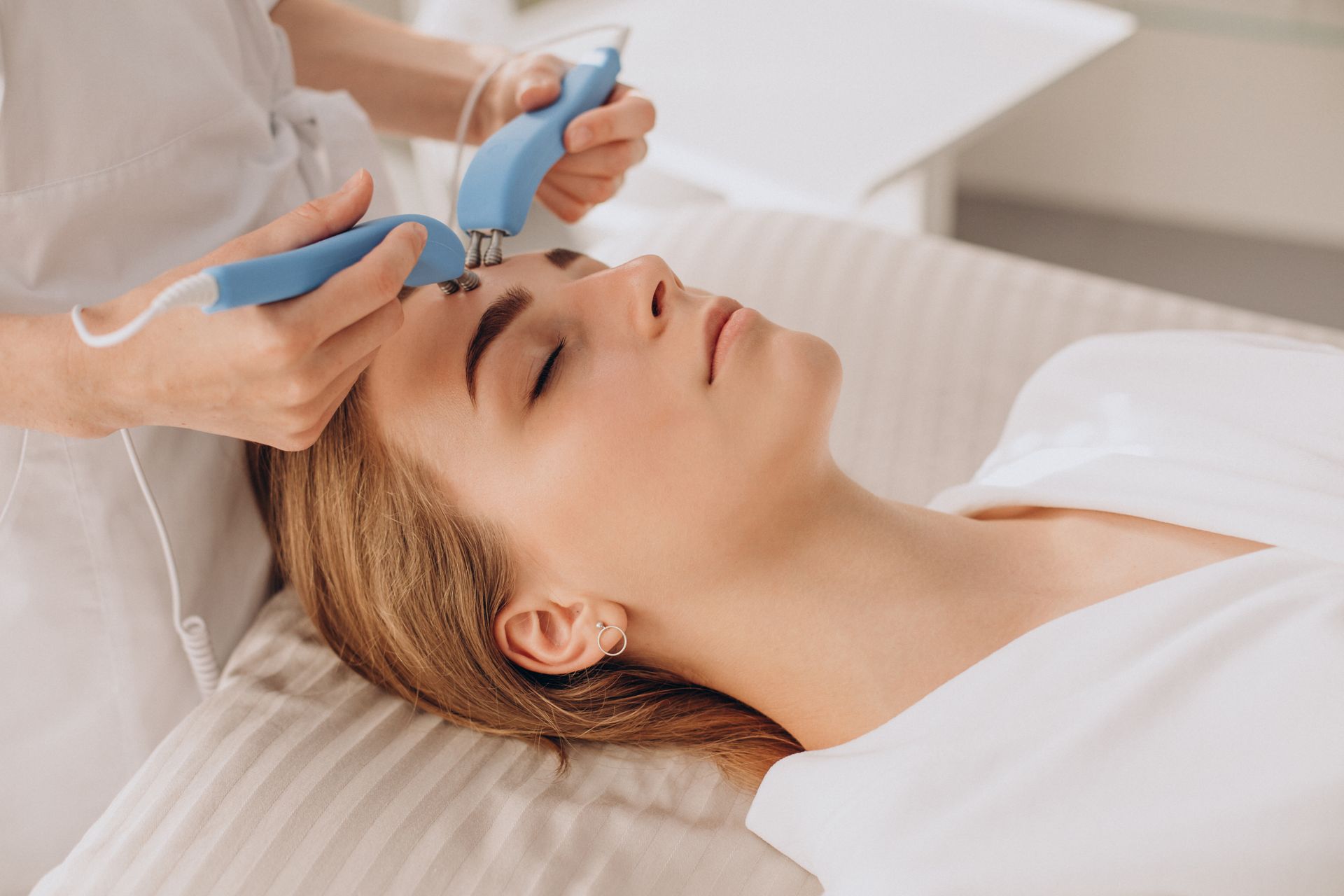 A woman is getting a facial treatment at a beauty salon.