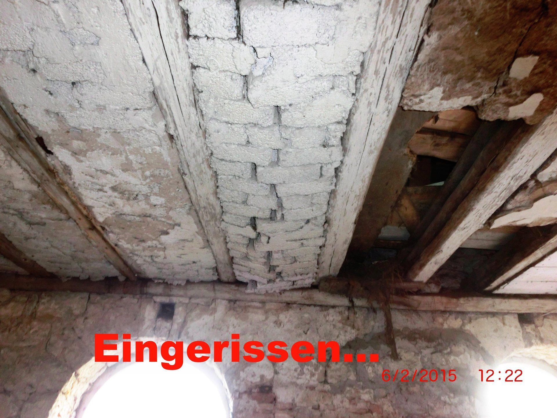 Ein Bild einer Ziegeldecke mit dem Wort Eingersen darauf