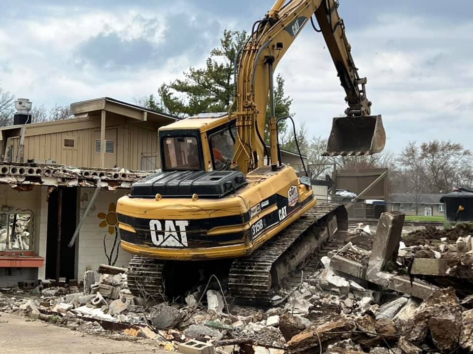Total House Demolition Expert - Pekin, IL - CMT Excavating Services