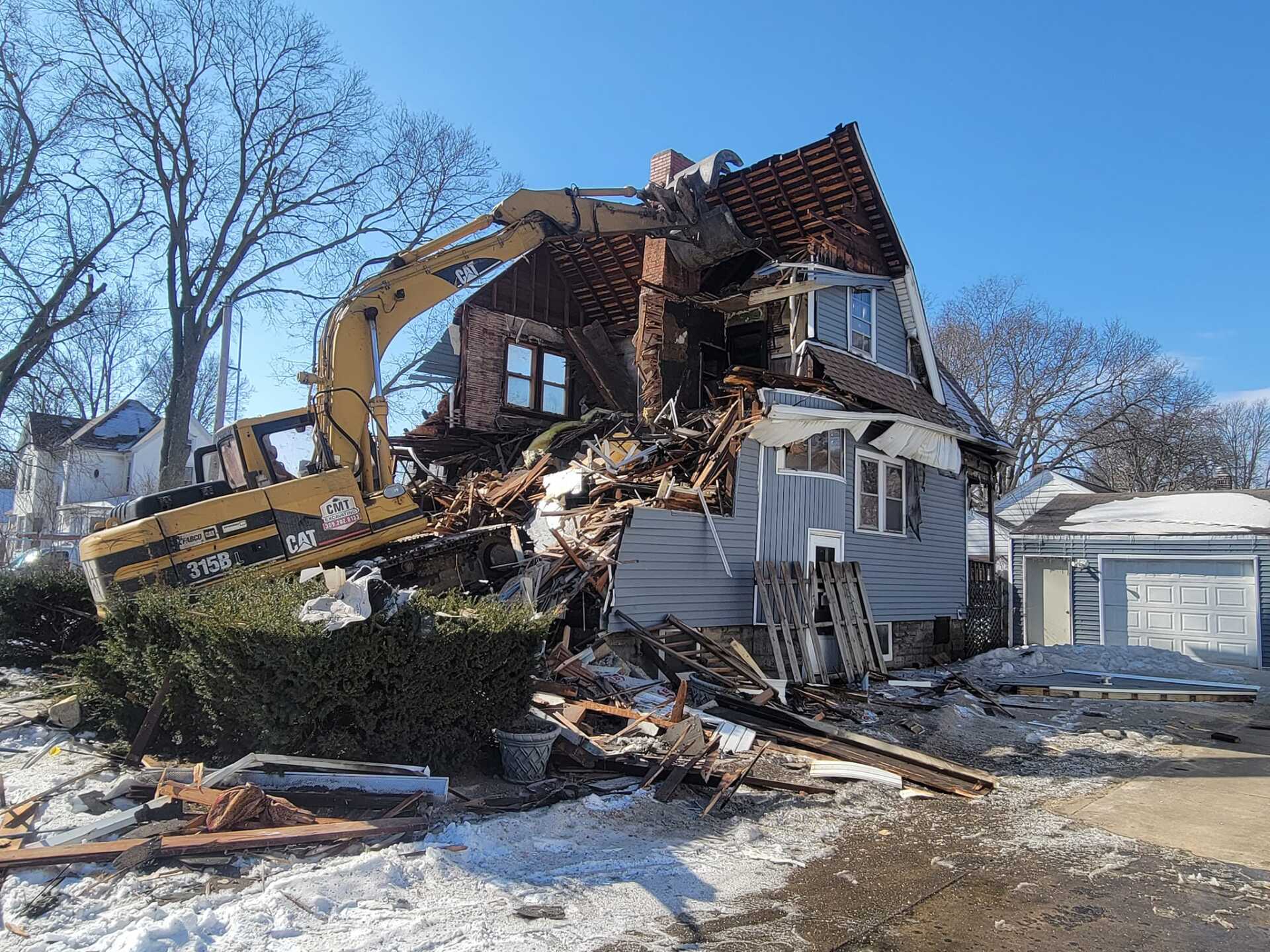 House Demolition Expert - Pekin, IL - CMT Excavating Services