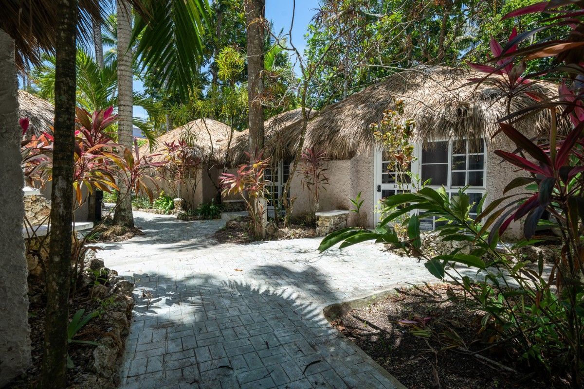 Bungalows and Lagoon View Rooms