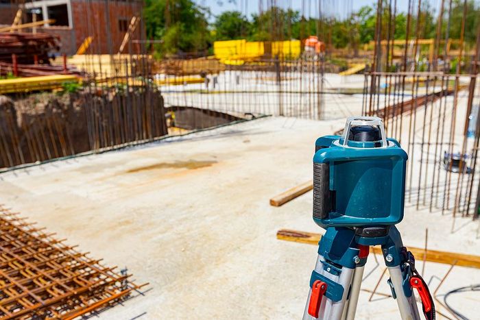 a tripod with a camera attached to it on a construction site