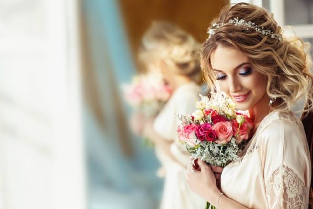 18 Super Romantic & Relaxed Summer Wedding Hairstyles | weddingsonline