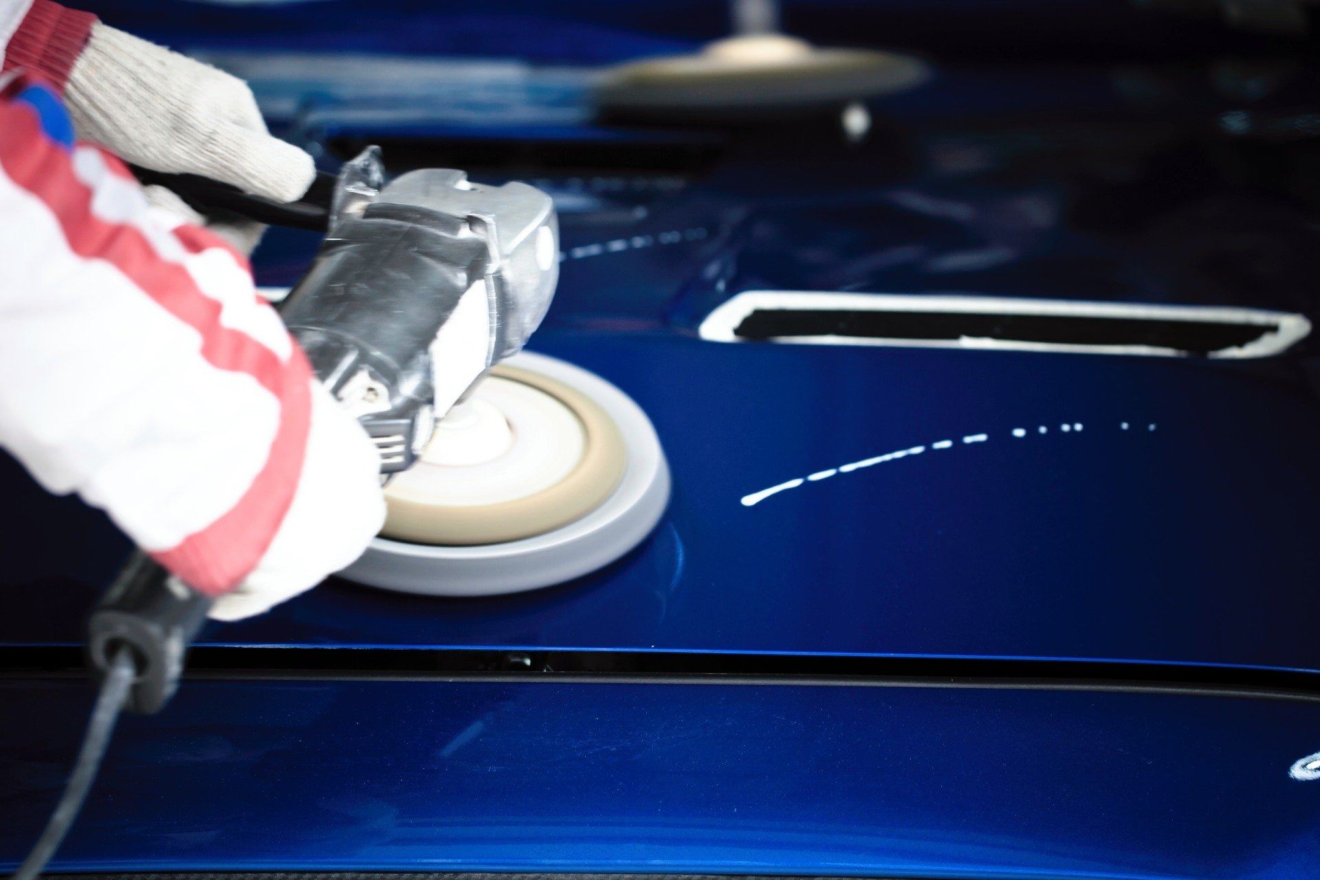 automobili nuove parcheggiate