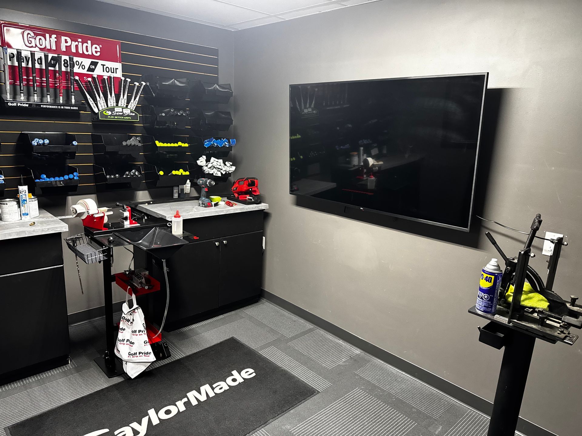 Advertisement: black and white with golf club grips, callaway logo,