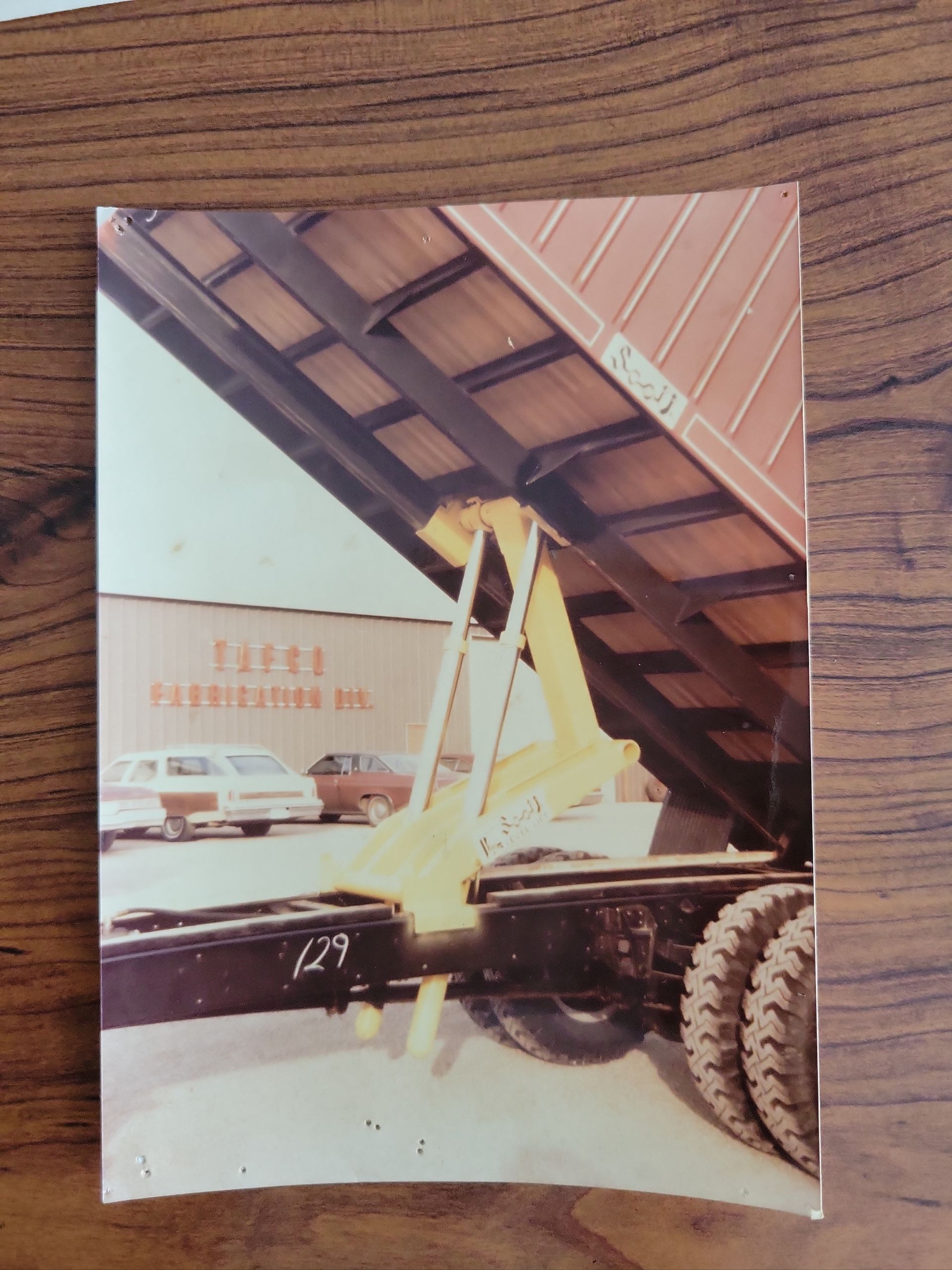 A picture of a truck with the number 129 on it