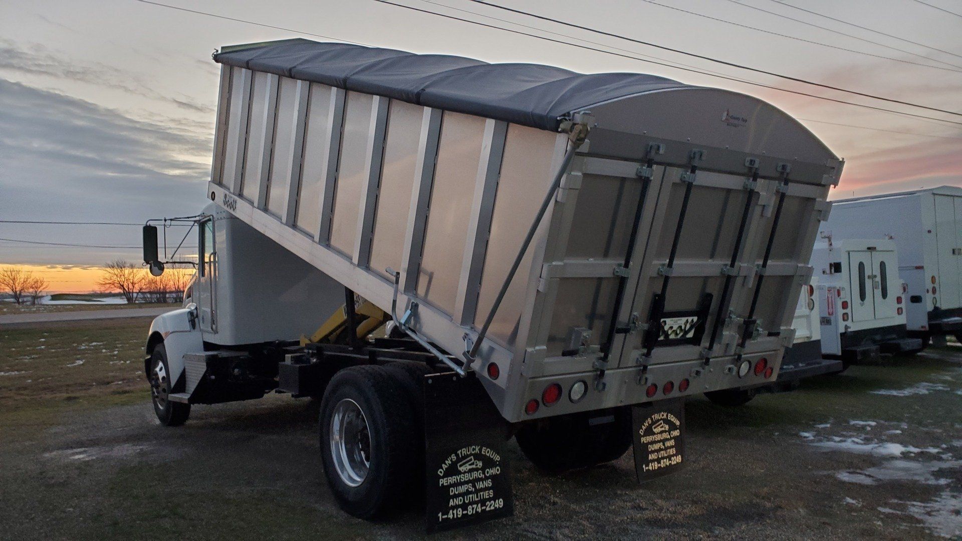 Dan's Truck Equipment - Scott Aluminum Grain Body - A114