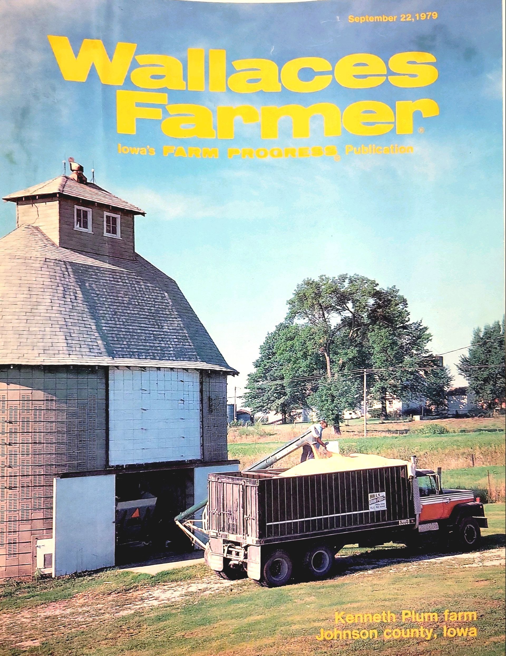 Wallace 's farmer magazine with a picture of a barn