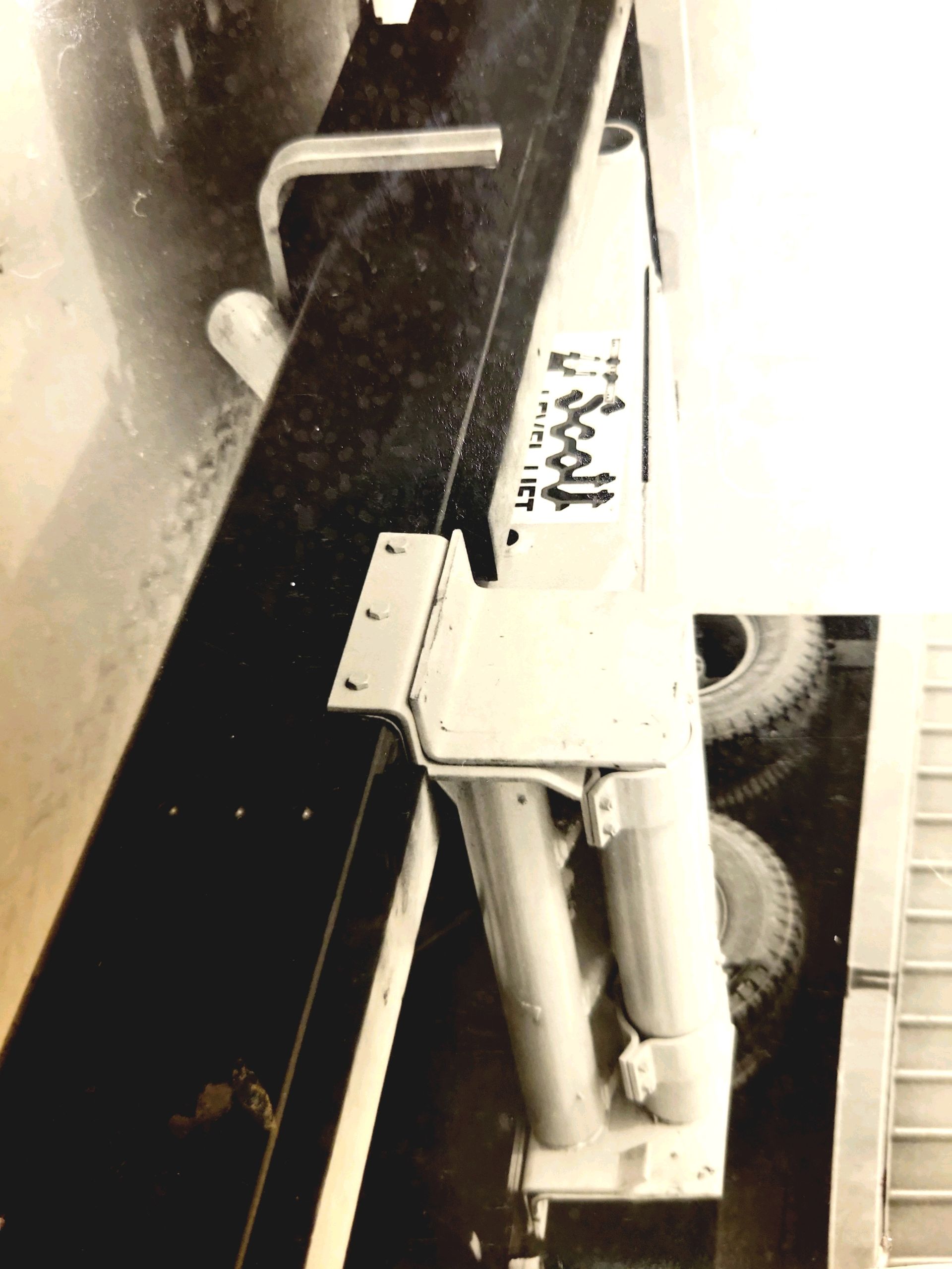 A black and white photo of a piece of metal that says ' nz ' on it