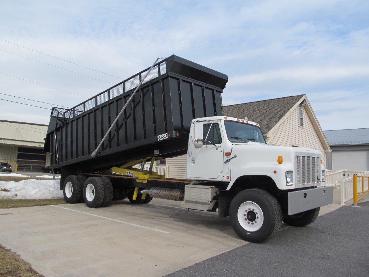 Martin's Farm Trucks - Scott Steel Ensilage Body with Scott Hoist - S75